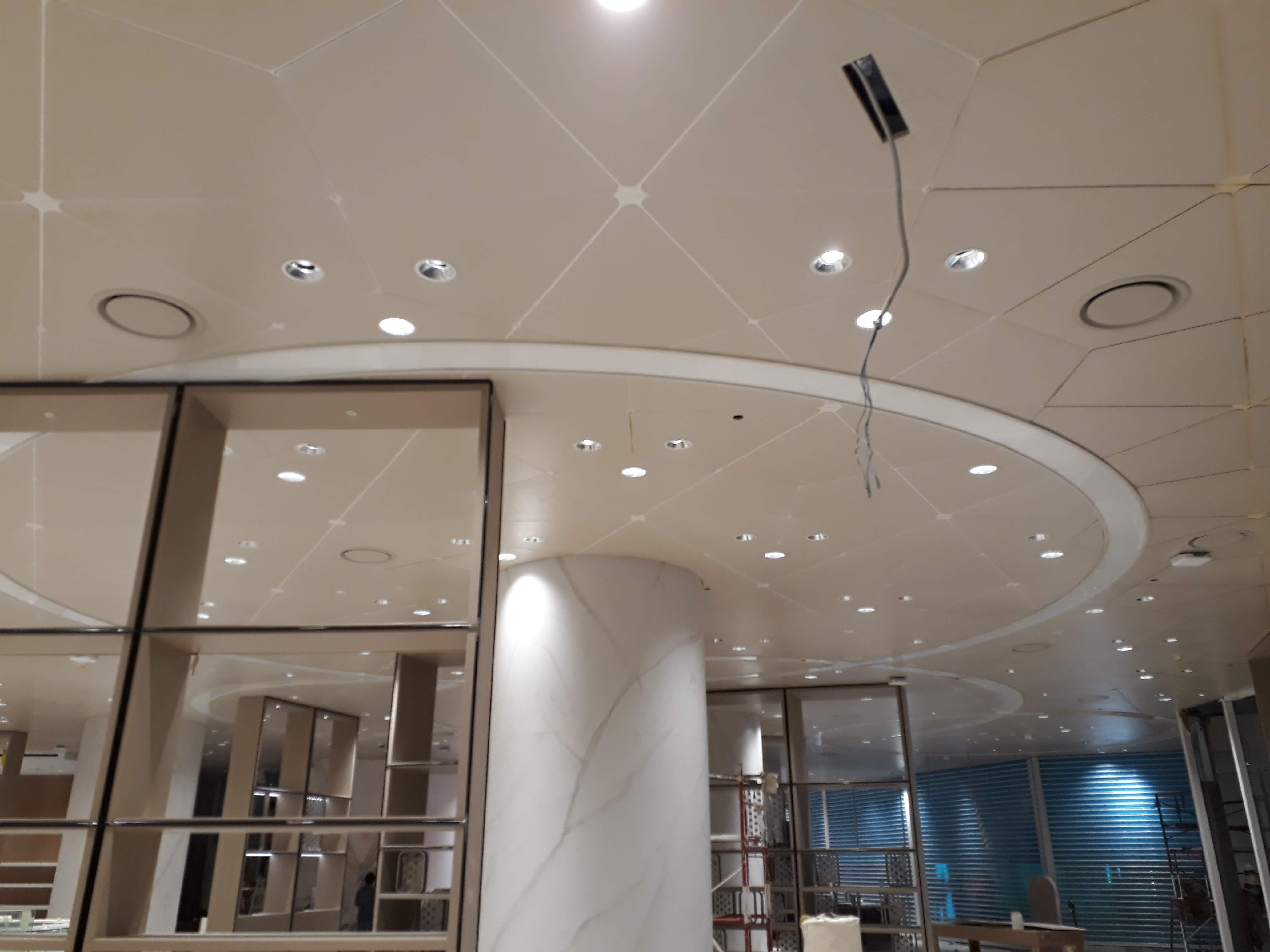 งานผลิตติดตั้ง อะคริลิค 5 มม.วางไฟ ทำสี พร้อมติดตั้ง Siam Takashimaya Department Store