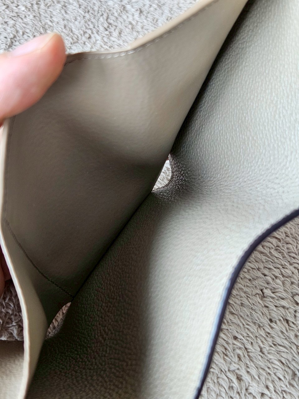 LV M81861 Victorine Mono emp Microchip