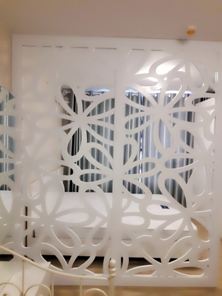 พลาสวูดฉลุลายตกแต่งภายในคอนโด 20 มม. ขนาด 120x240 cm.ราคาโรงงาน