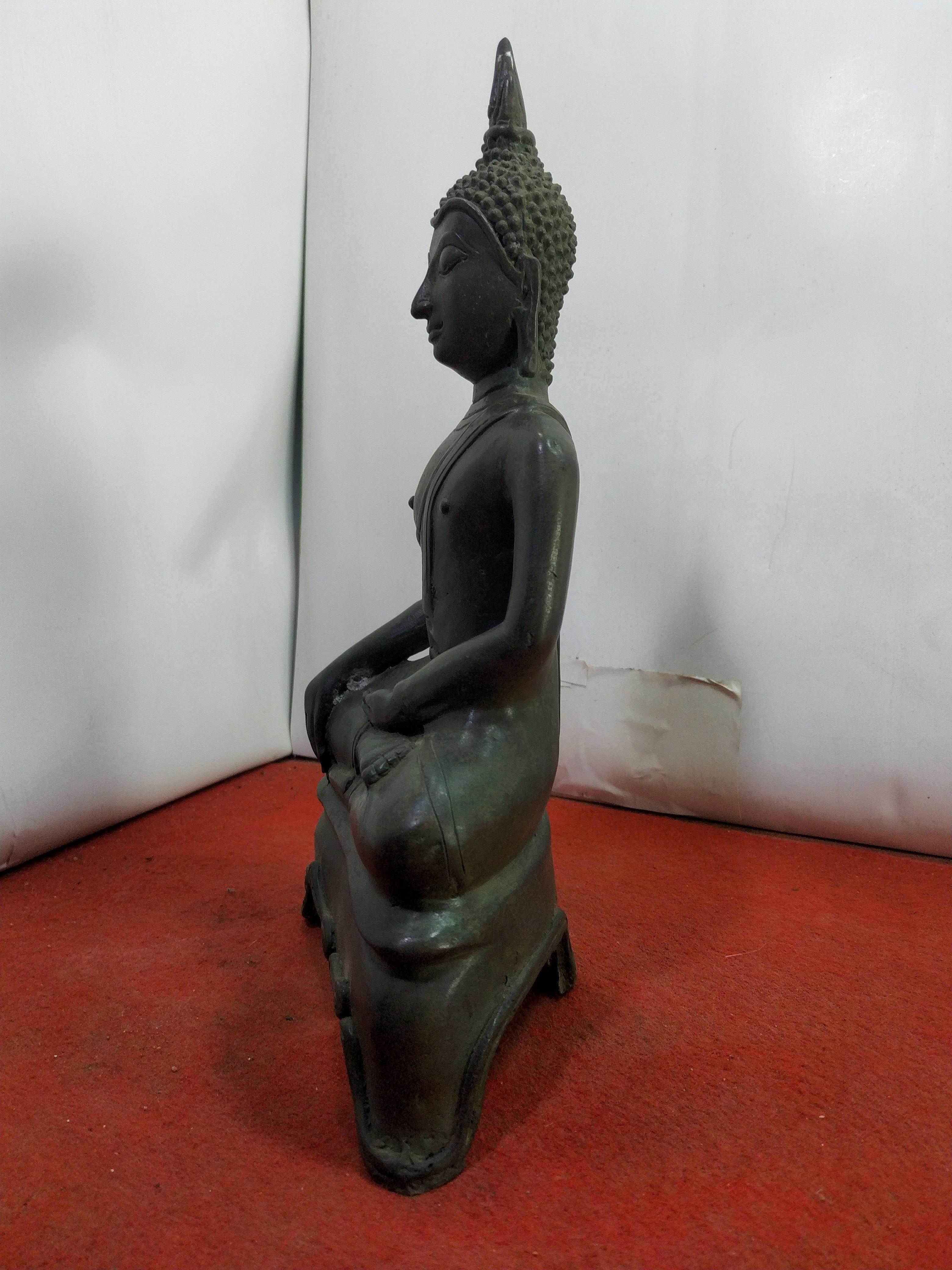 พระกำแพงสามขา วัดเสด็จ กำแพงเพชร