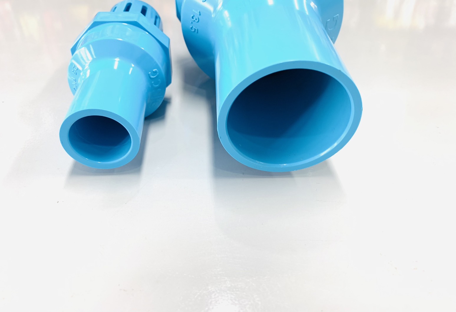 ฟุตวาล์ว PVC ตราช้าง