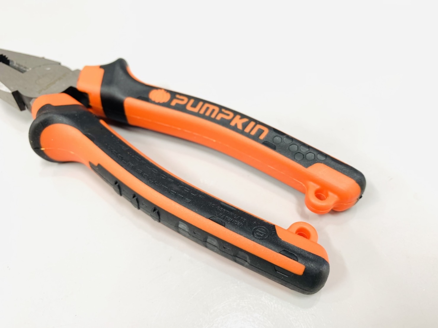 คีมปากจิ้งจก พัมคิน