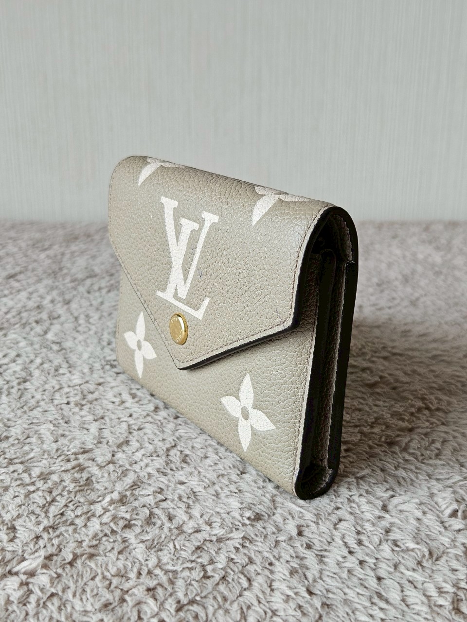 LV M81861 Victorine Mono emp Microchip