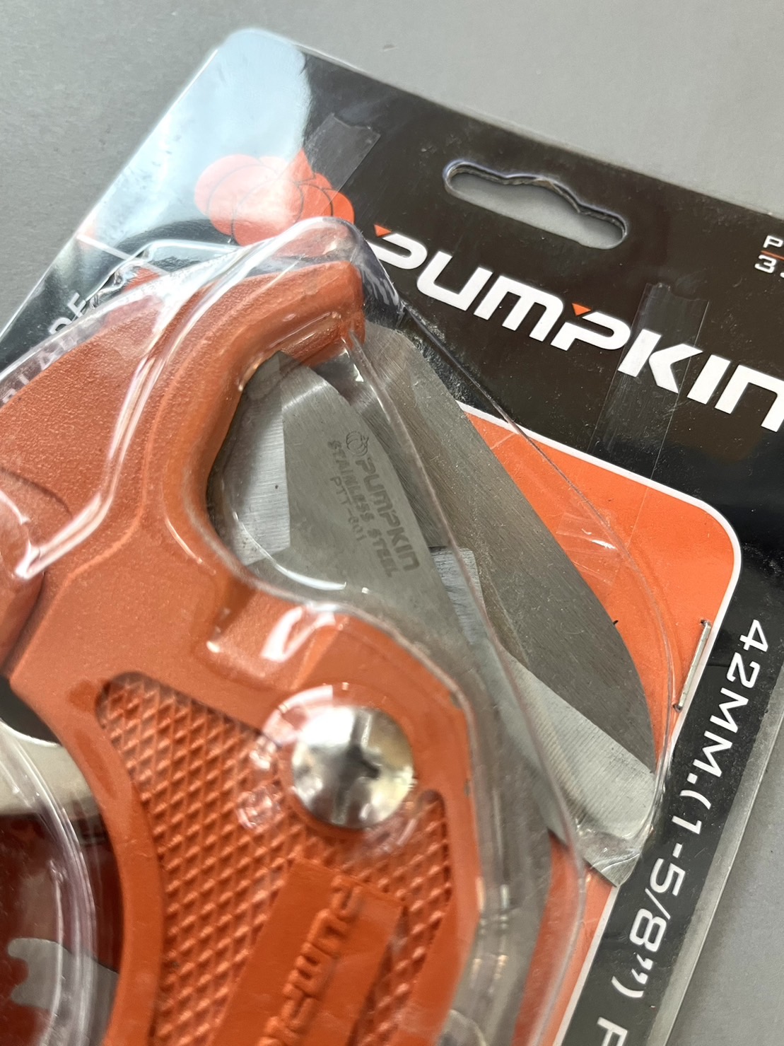 กรรไกรตัดท่อ พีวีซี ด้ามชุบยาง (1-5/8") พัมคิน