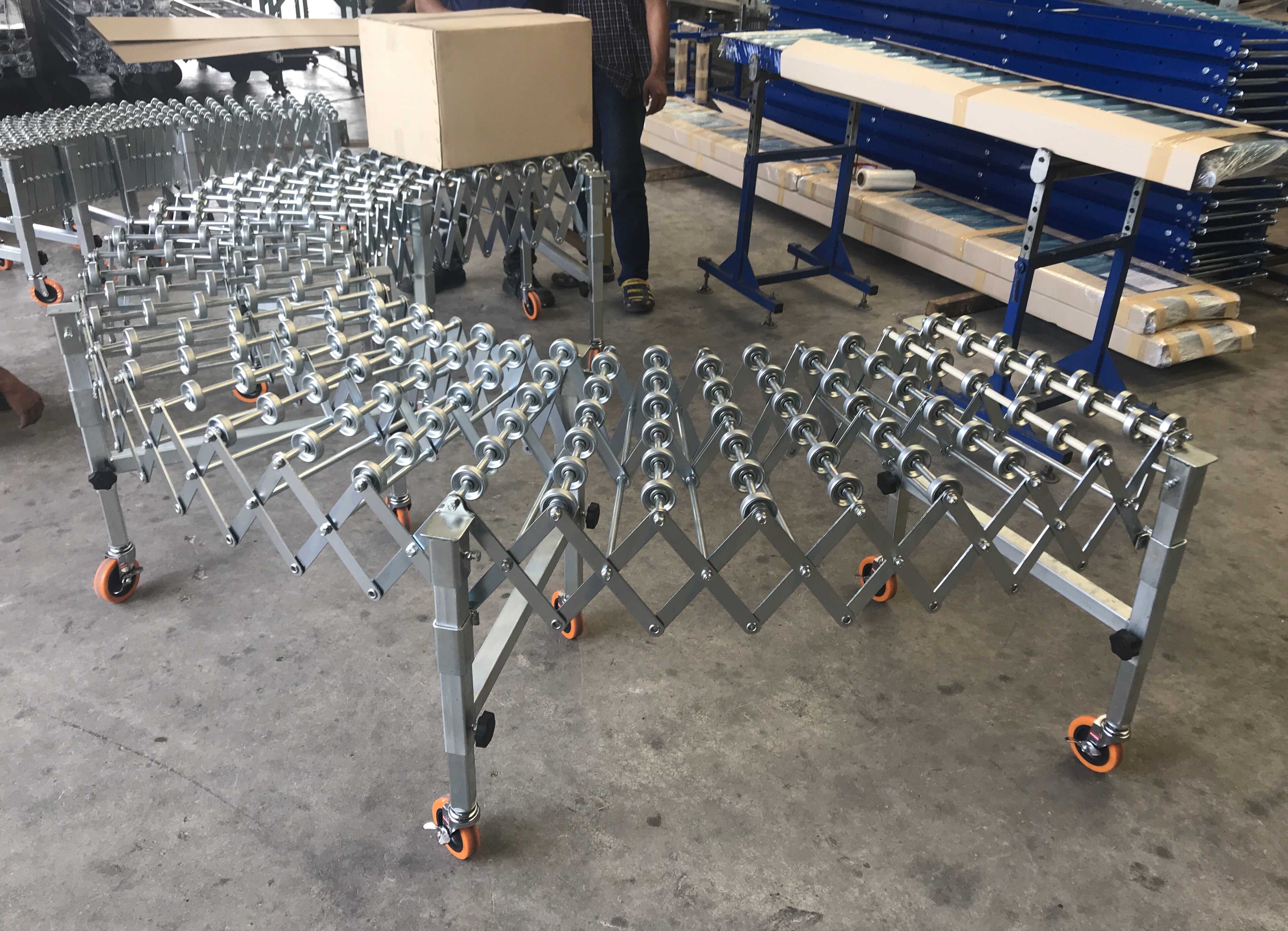 Extendaflex รางลูกกลิ้ง (ลูกล้อ) ยืดหดได้ EXW 380-4040 spec W40 x L400( max ) x H( 55-85 )