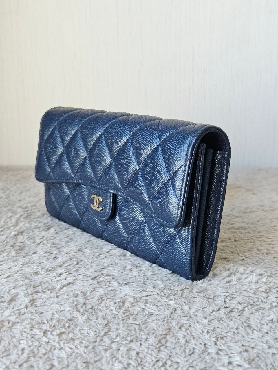 Chanel Sarah Navy wallet holo31
