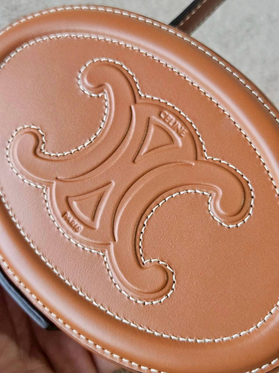 Celine Oval Minaudiere Cuir Triompe