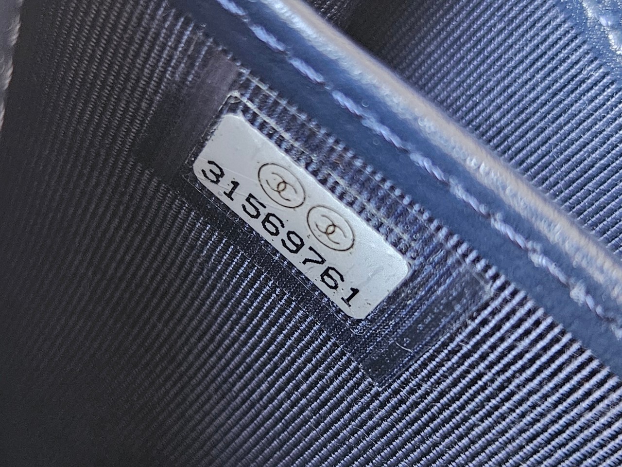 Chanel Sarah Navy wallet holo31