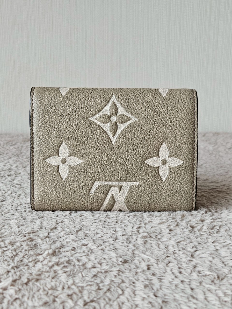 LV M81861 Victorine Mono emp Microchip