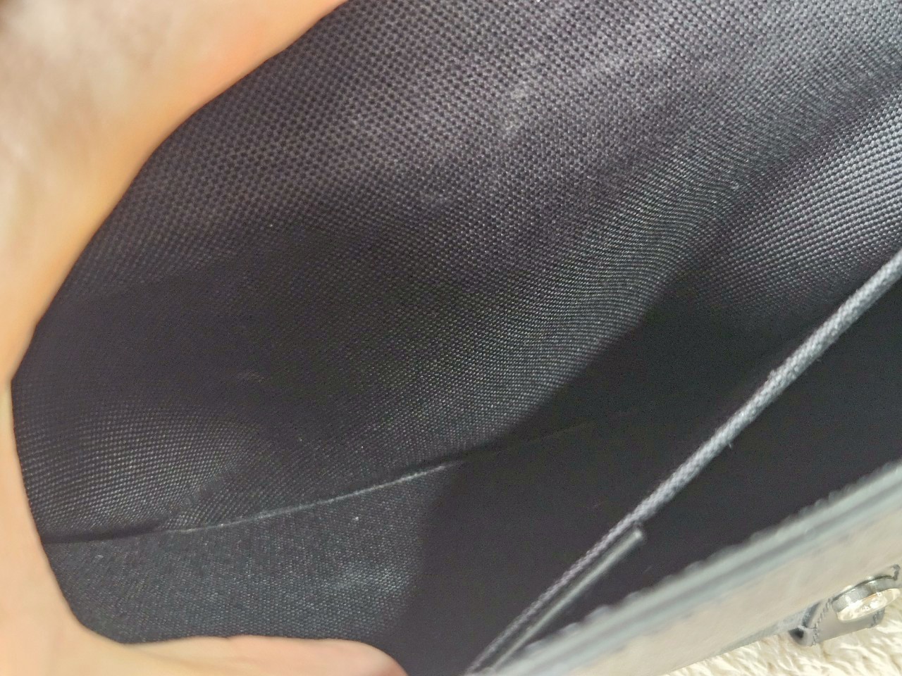 gucci messenger black GG