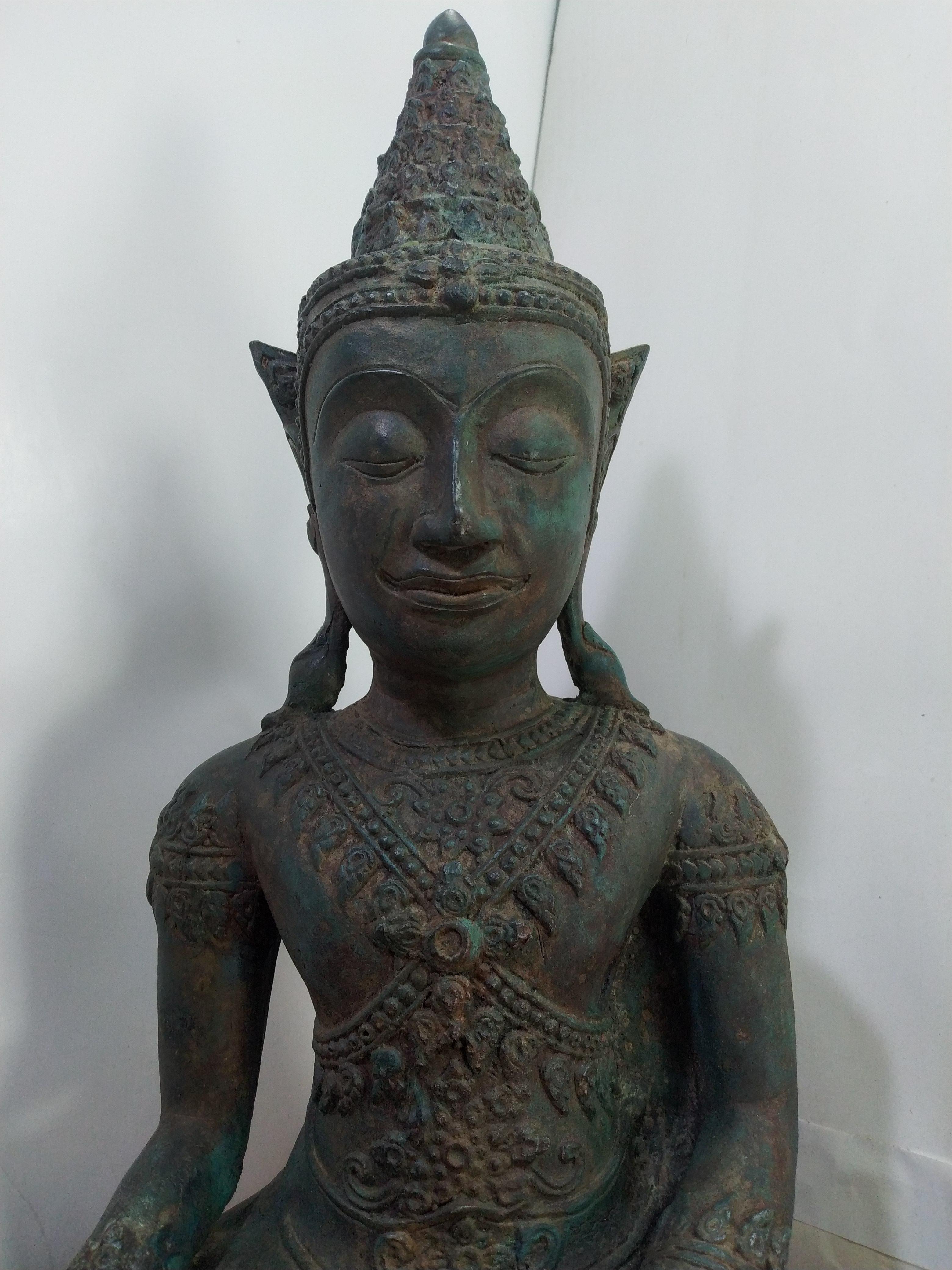 พระเชียงรุ้ง ทรงเครื่อง ปางชนะมาร เนื้อสำริดสภาพเก่า