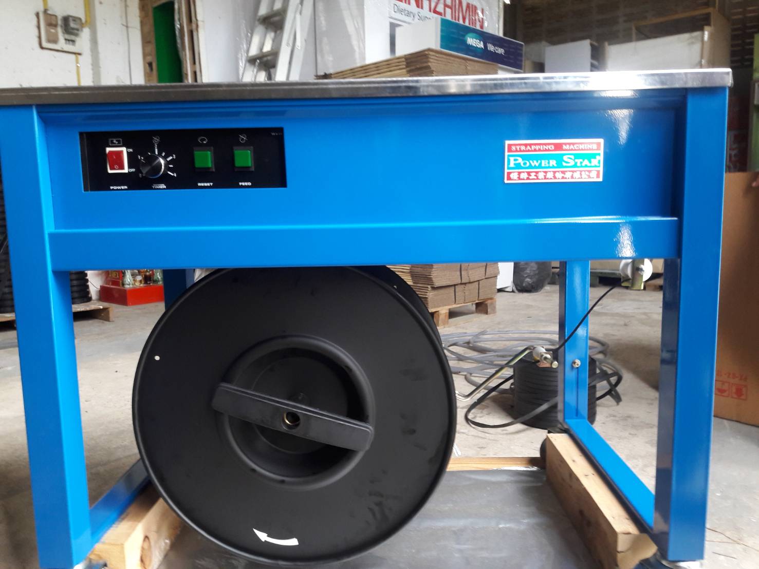 CHALI เครื่องแพ็คกล่องเครื่องแพ็คสายรัดกึ่งอัตโนมัติ JN-740