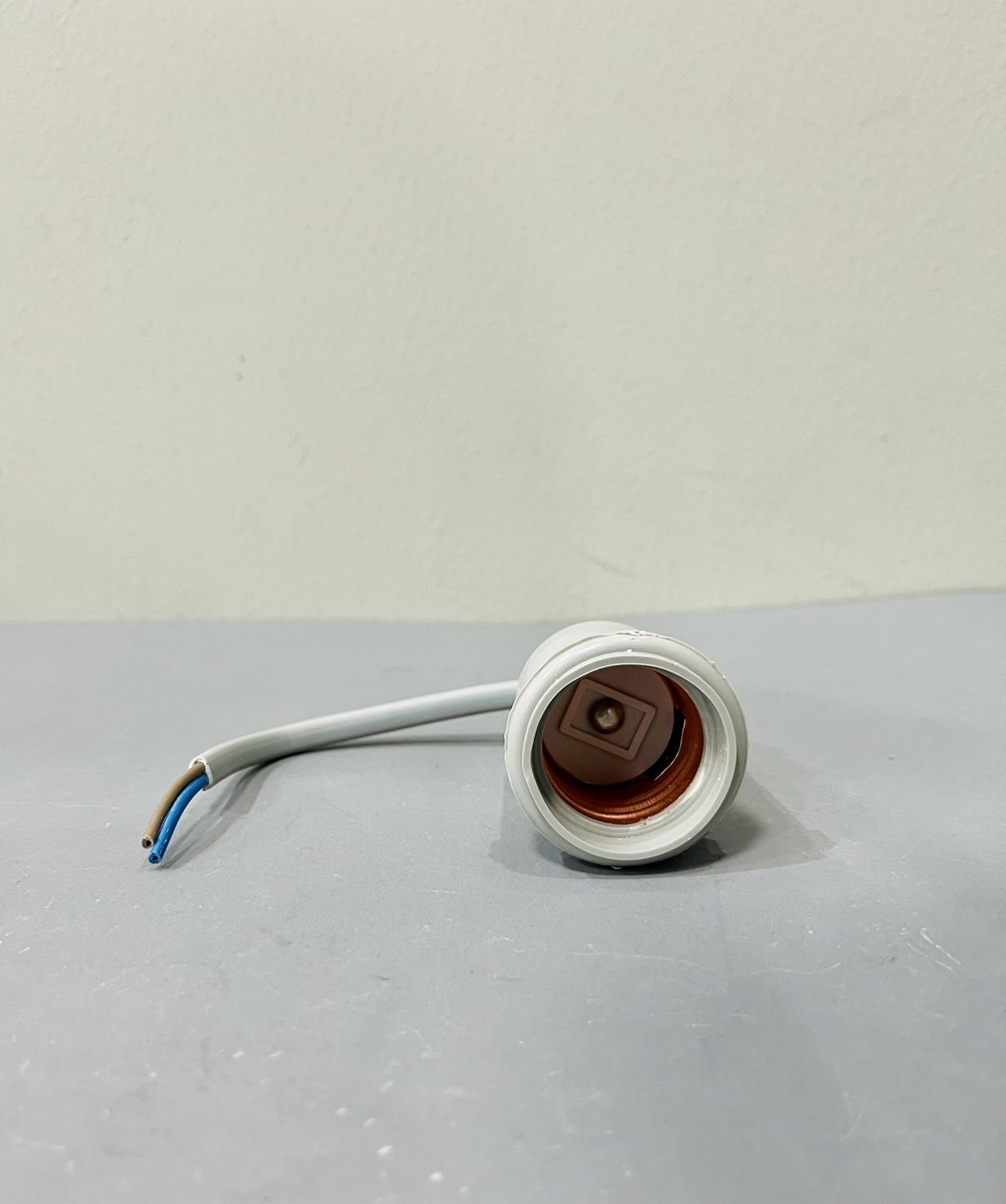 ขั้วห้อยเกลียวยางกันน้ำ E27 สีเทา