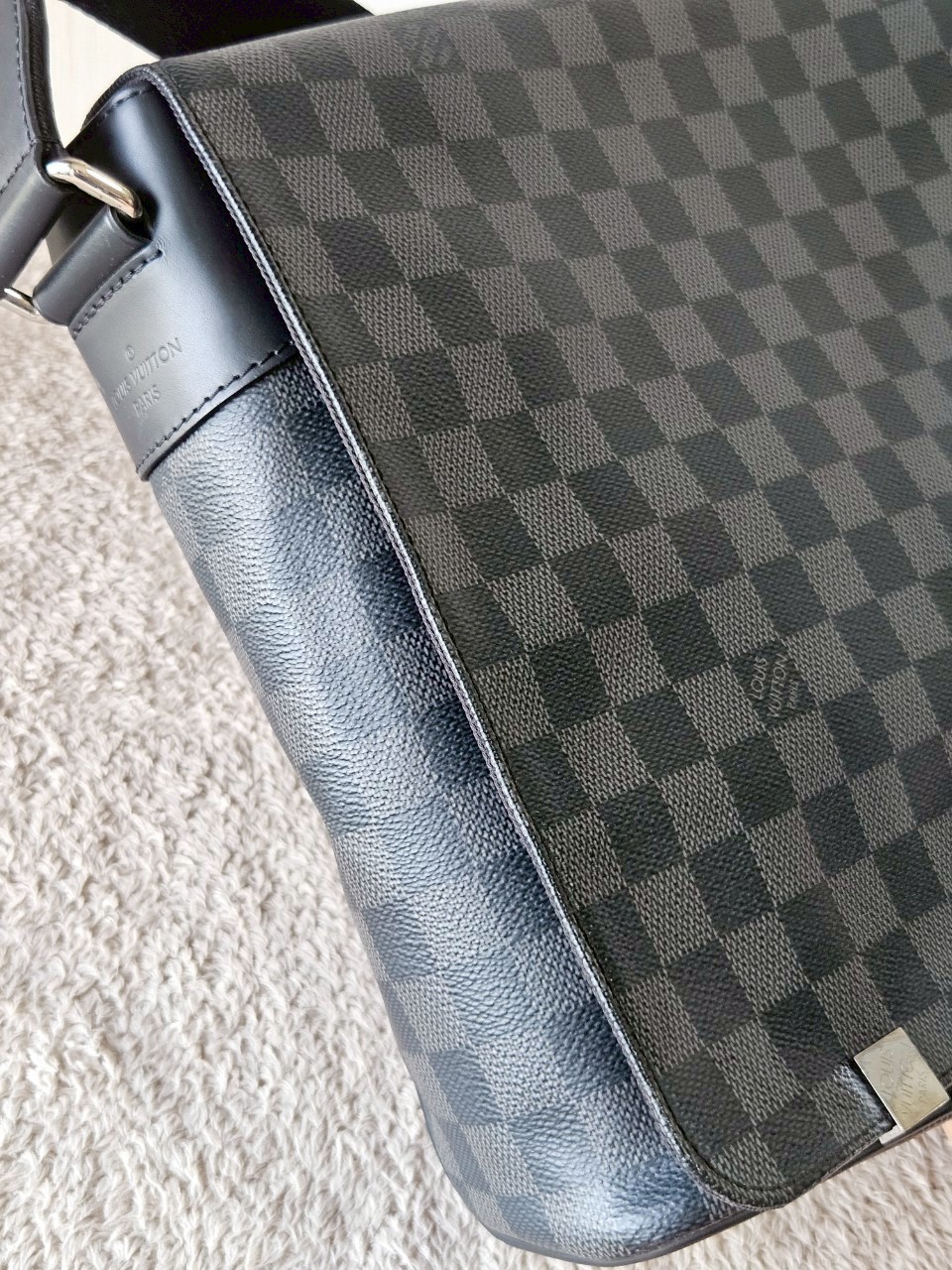 LV District Damier Graphite MM