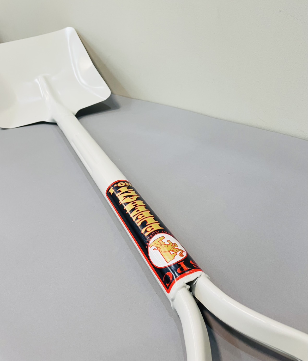 พลั่วด้ามเหล็ก ปลายตัด