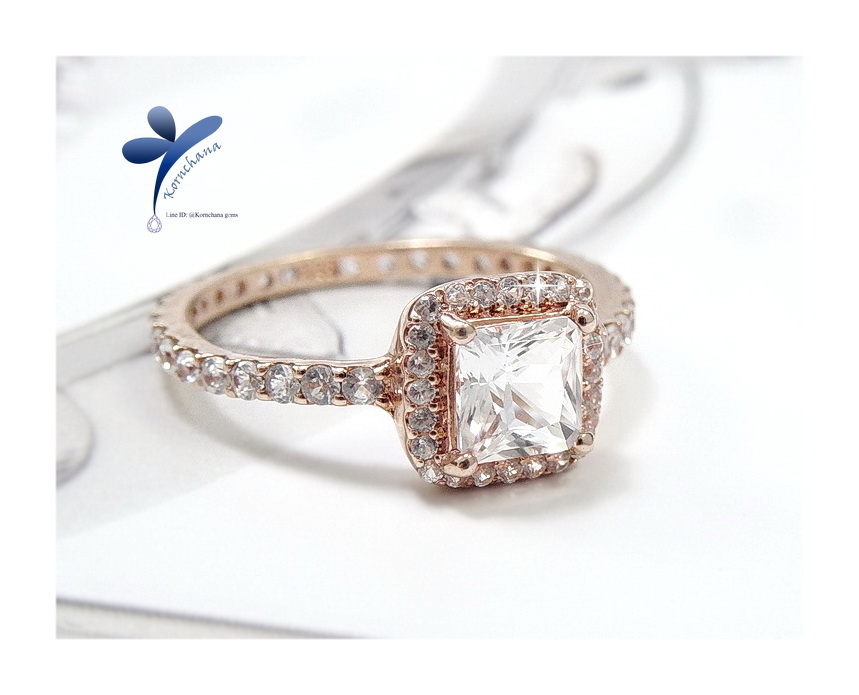 white topaz square แหวนพลอยโทพาสทรงสี่เหลี่ยมล้อมพลอยขาวเม็ดเล็กรอบวง ชุบพิงค์โกลด์ ชิ้นงานประณีต ตัวเรือนเงินแท้