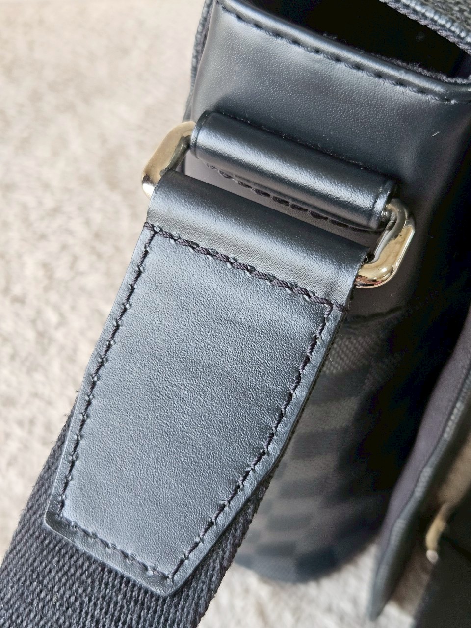 LV District Damier Graphite MM