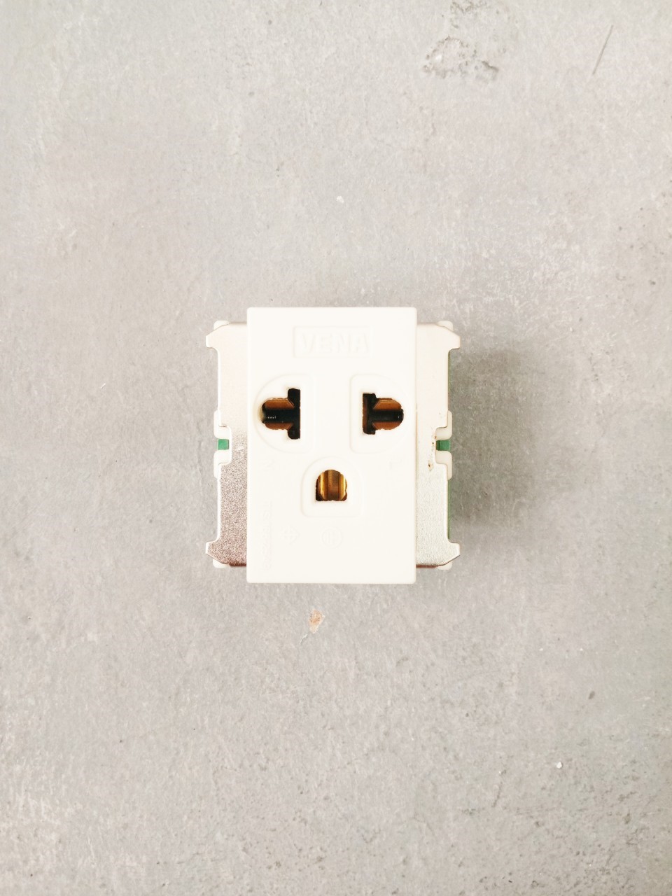 ปลั๊กกราวน์เดี่ยว วีน่า รุ่นเก่า MR1631