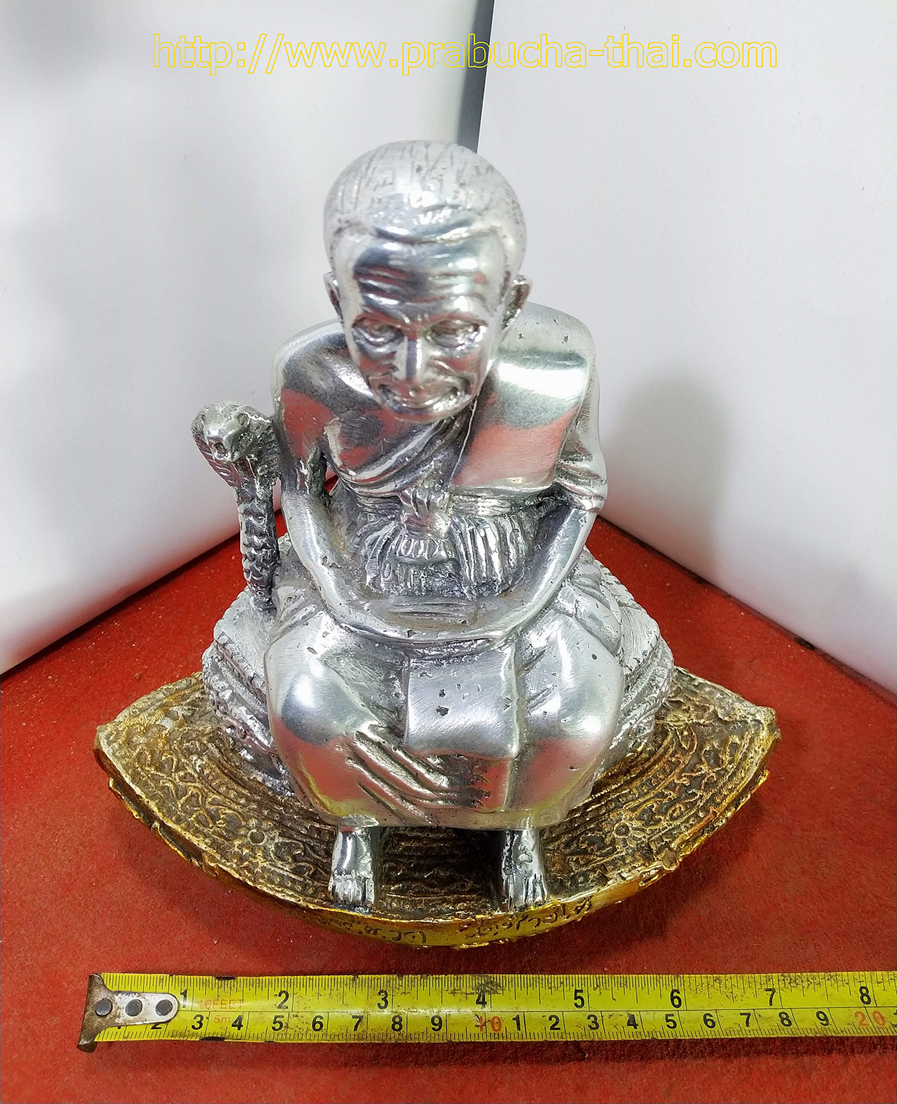 หลวงปู่ทวดวัดช้างให้ เหยียบน้ำทะเลจืด เนื้อสำริดเงินยวง
