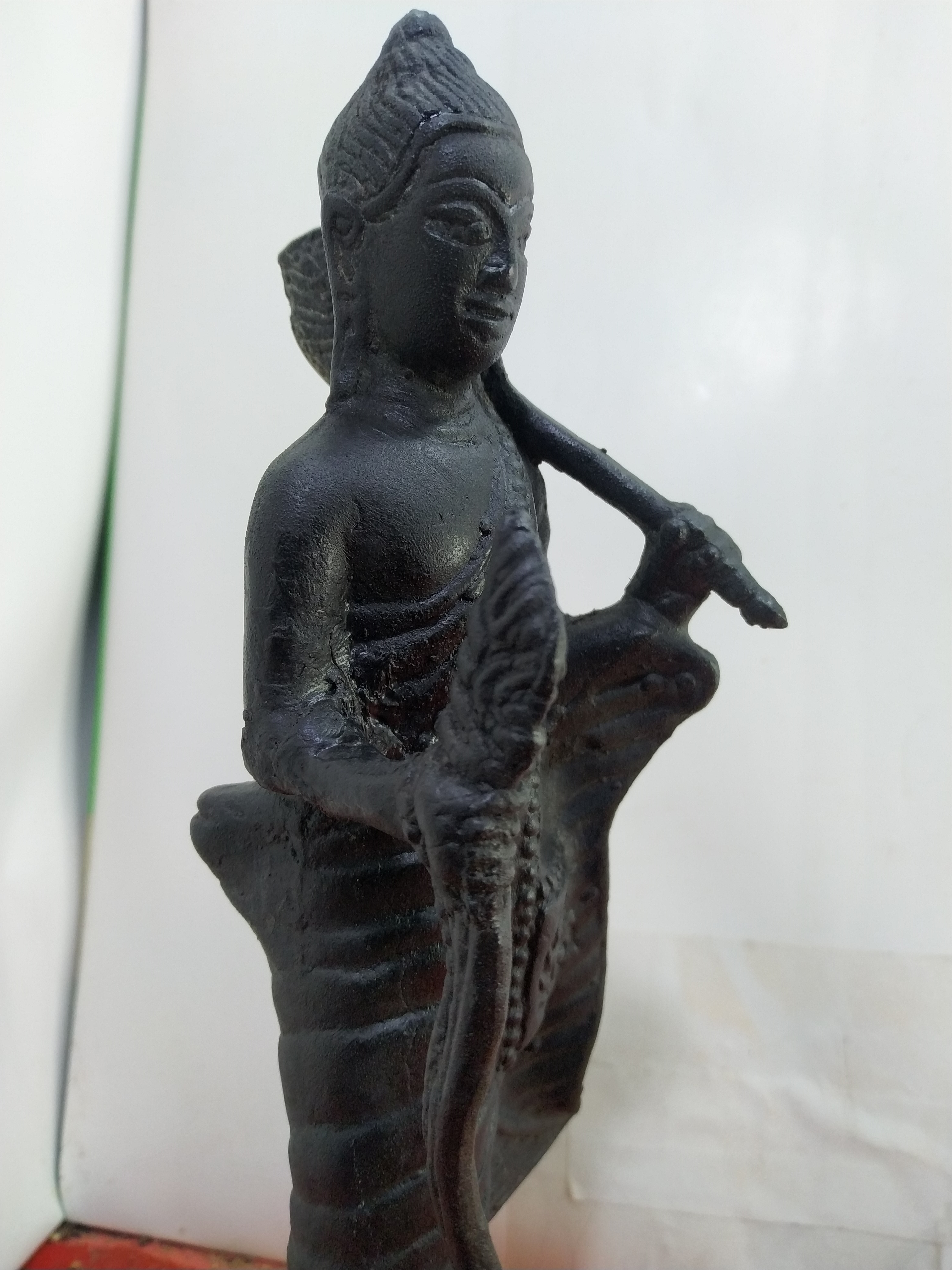 พระสิวลี ยืนบนฐานช้างสามเศียร เนื้อสำริดสภาพเก่า SKU-00329