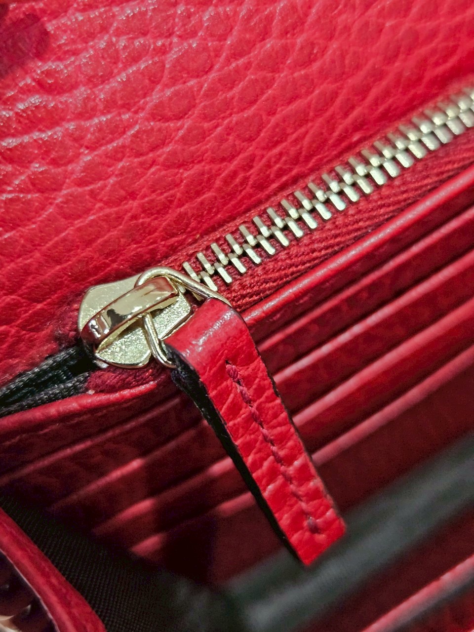 Gucci Interlock WOC สีแดง