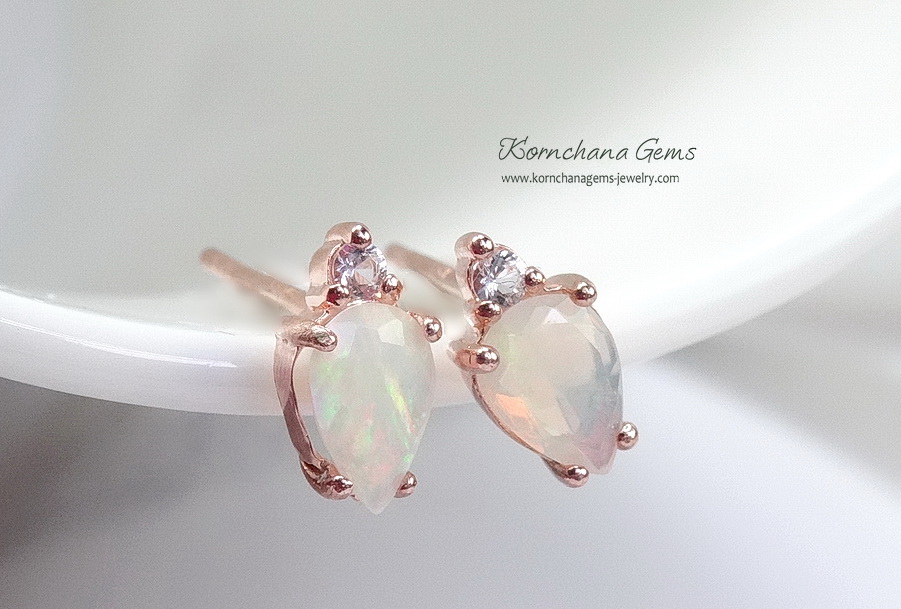 ต่างหูโอปอลสีรุ้งแบบติดหู น่าร๊ากกก โอปอลอัญมณีประจำราศีตุลย์ ตัวเรือนเงินแท้ silver925 สีพิงค์โกลด์ ขนาดกำลังดี ใส่ติดหูได้ตลอด