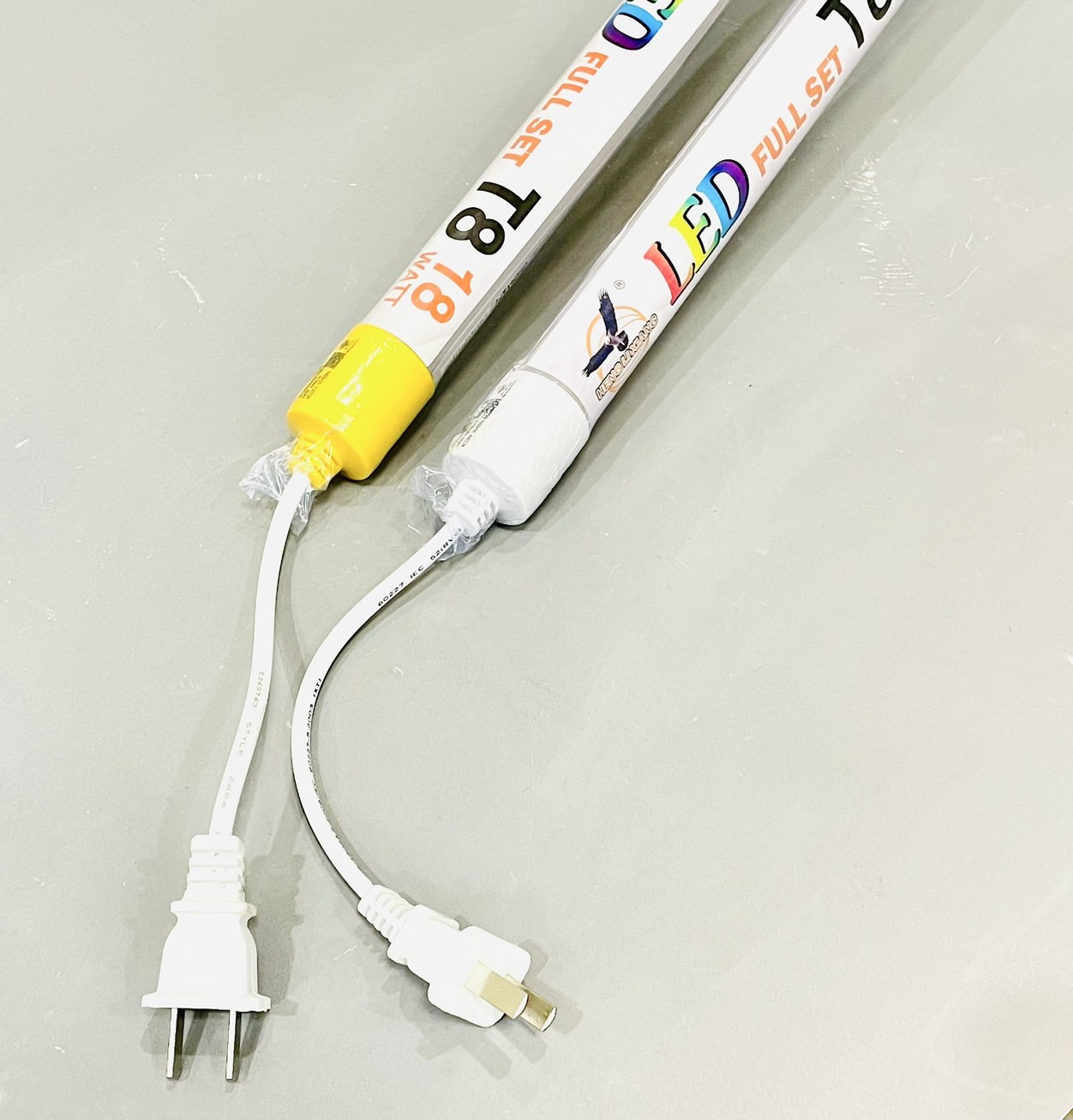 หลอดนีออน LED 18w พร้อมปลั๊กเสียบ