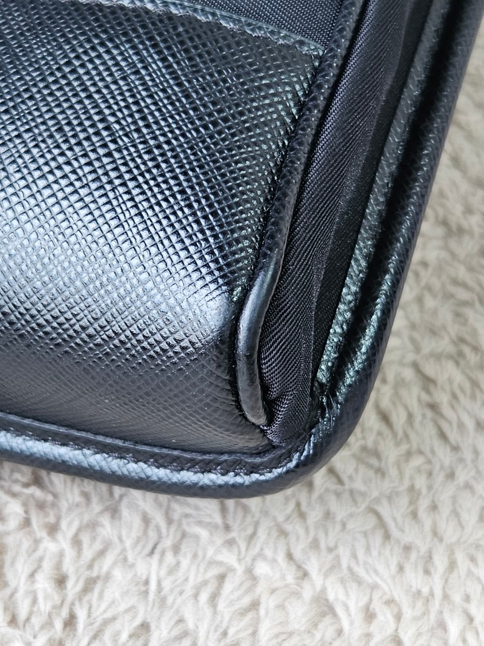 Prada Re-Nylon Smartphone Case สีดำ