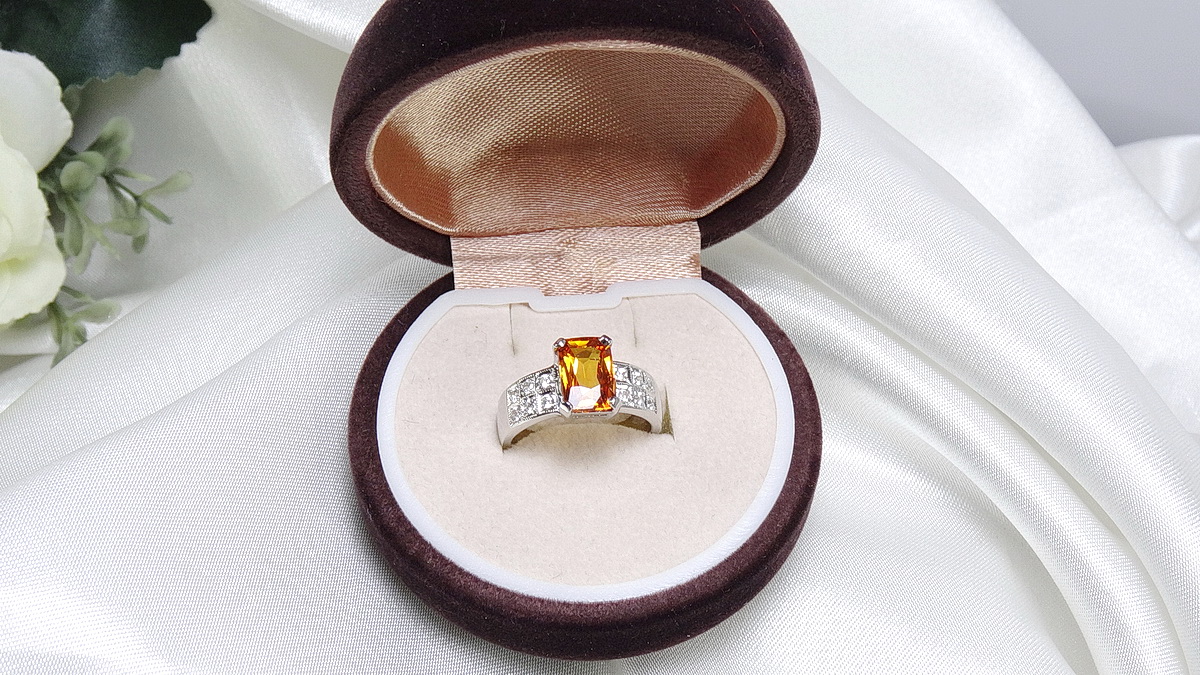 แหวนบุษราคัมแท้ ขนาด 2.3 กะรัต ตัวเรือนทอง 90% งานสั่งทำ made to order ชิ้นงานประณีตสุดๆ รับผลิตเปลี่ยนสีพลอย เปลี่ยนสีตัวเรือนได้หมดค่ะ