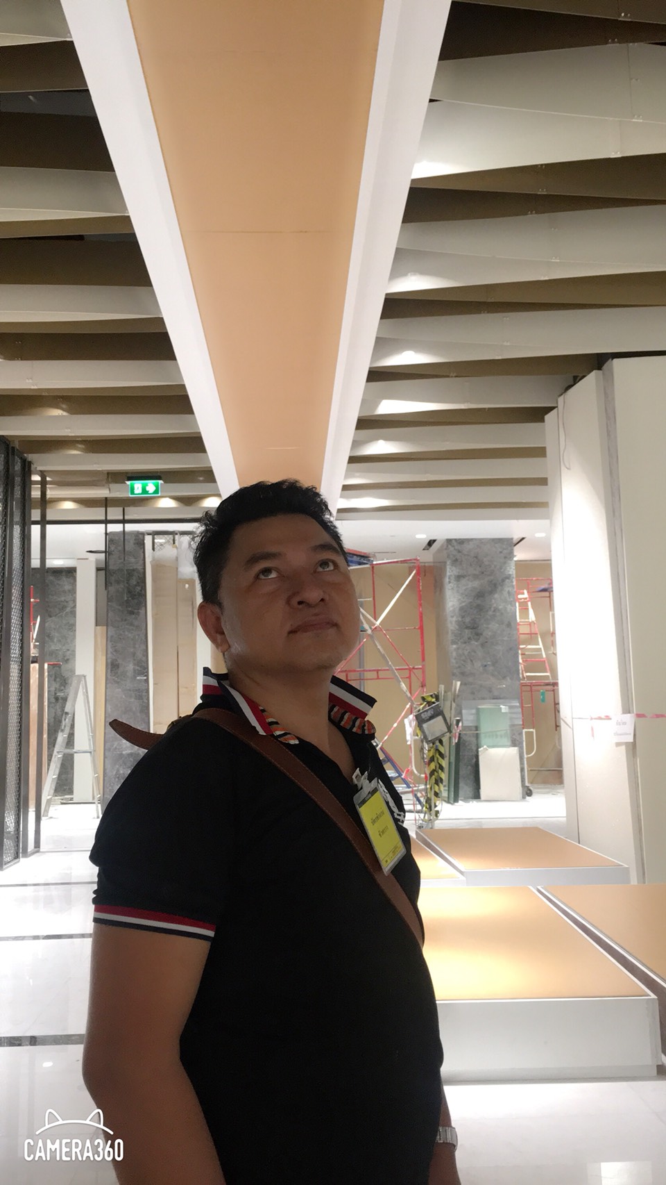 งานผลิตติดตั้ง อะคริลิค 5 มม.วางไฟ ทำสี ติดอะคริลิค่ใส 15 มม. พร้อมติดตั้งราคาโรงงาน