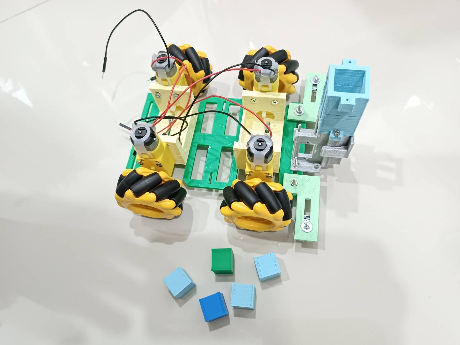 ชุดโครงหุ่นยนต์ระดับกลาง แบบล้อสไลด์ข้างได้ 2024 (ไม่รวมบอร์ด)