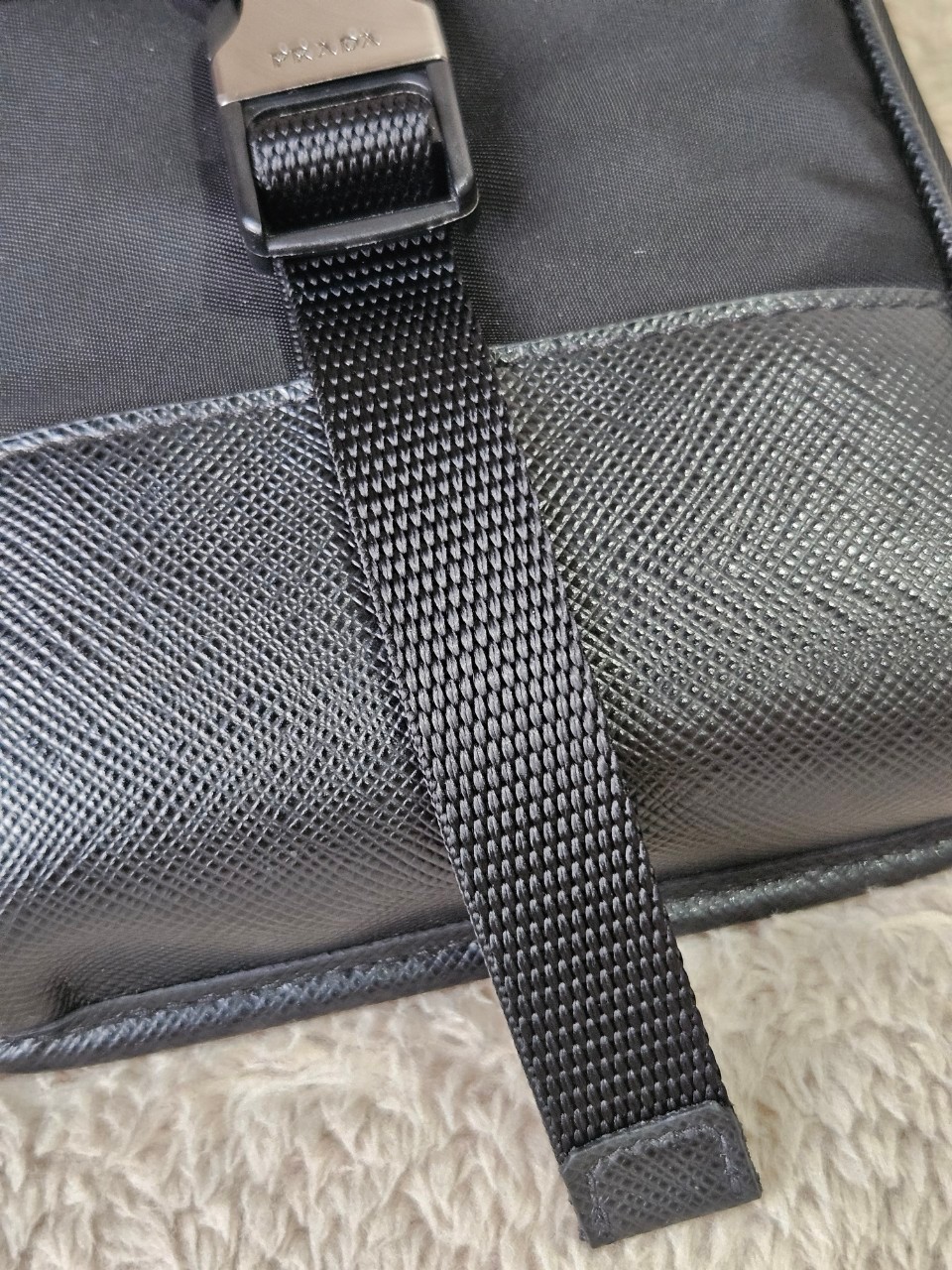 Prada Re-Nylon Smartphone Case สีดำ