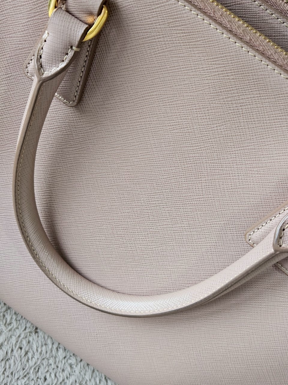 Prada Saffiano 35 Cameo