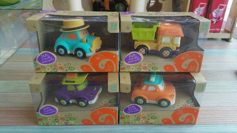 Bump an Go car 4 แบบ ให้เลือก -bump and go truck -bump and go taxi สีส้ม -bump and go school bus สีม่วง -bump and go police สีฟ้า /คัน