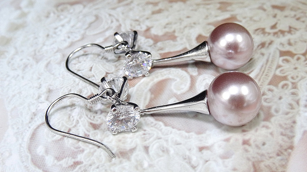 ต่างหูมุกแท้สีชมพู มุกเม็ดใหญ่ขนาด 10 mm.สวยหวาน ตัวเรือนเงินแท้ ชุบทองคำขาว ฝีมือประณีต จัดส่งรวดเร็ว