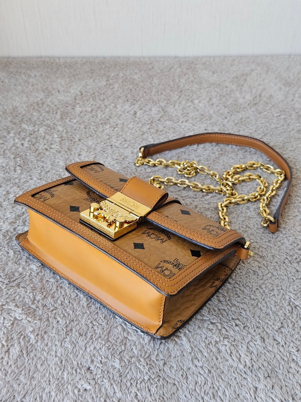 MCM Tracy Crossbody in Visetos