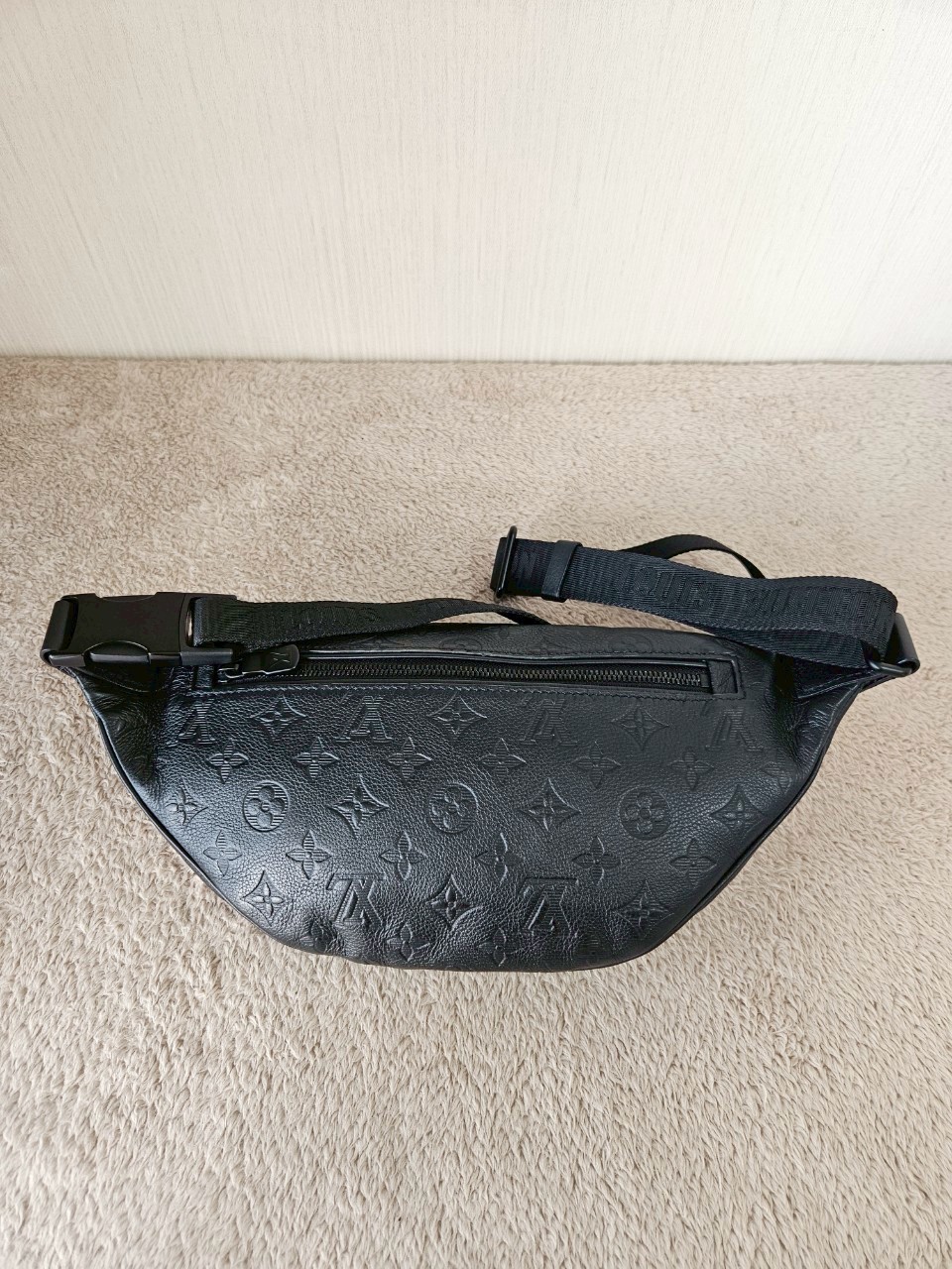 LV Discovery PM EMP Black Microchip