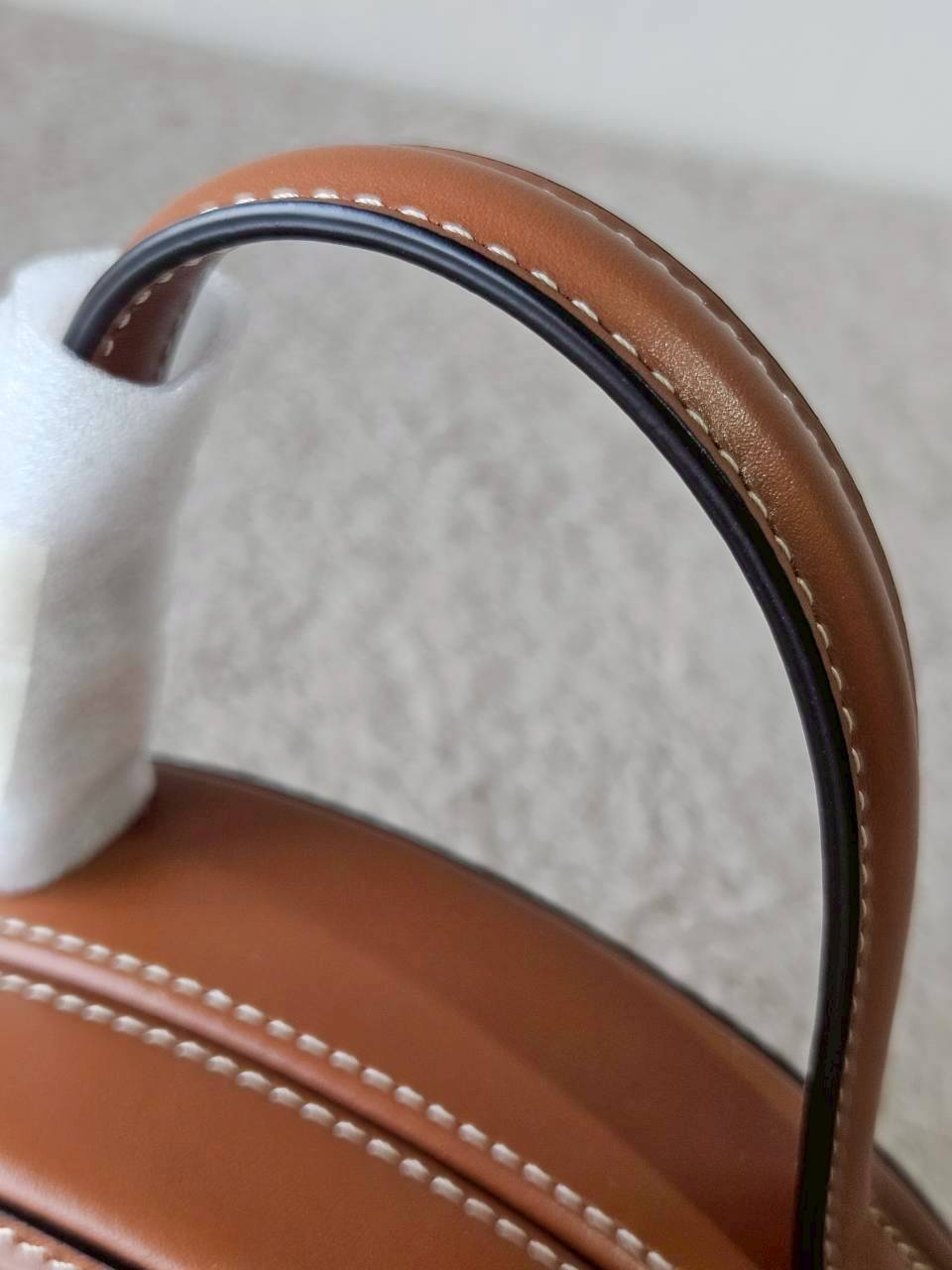 Celine Oval Minaudiere Cuir Triompe