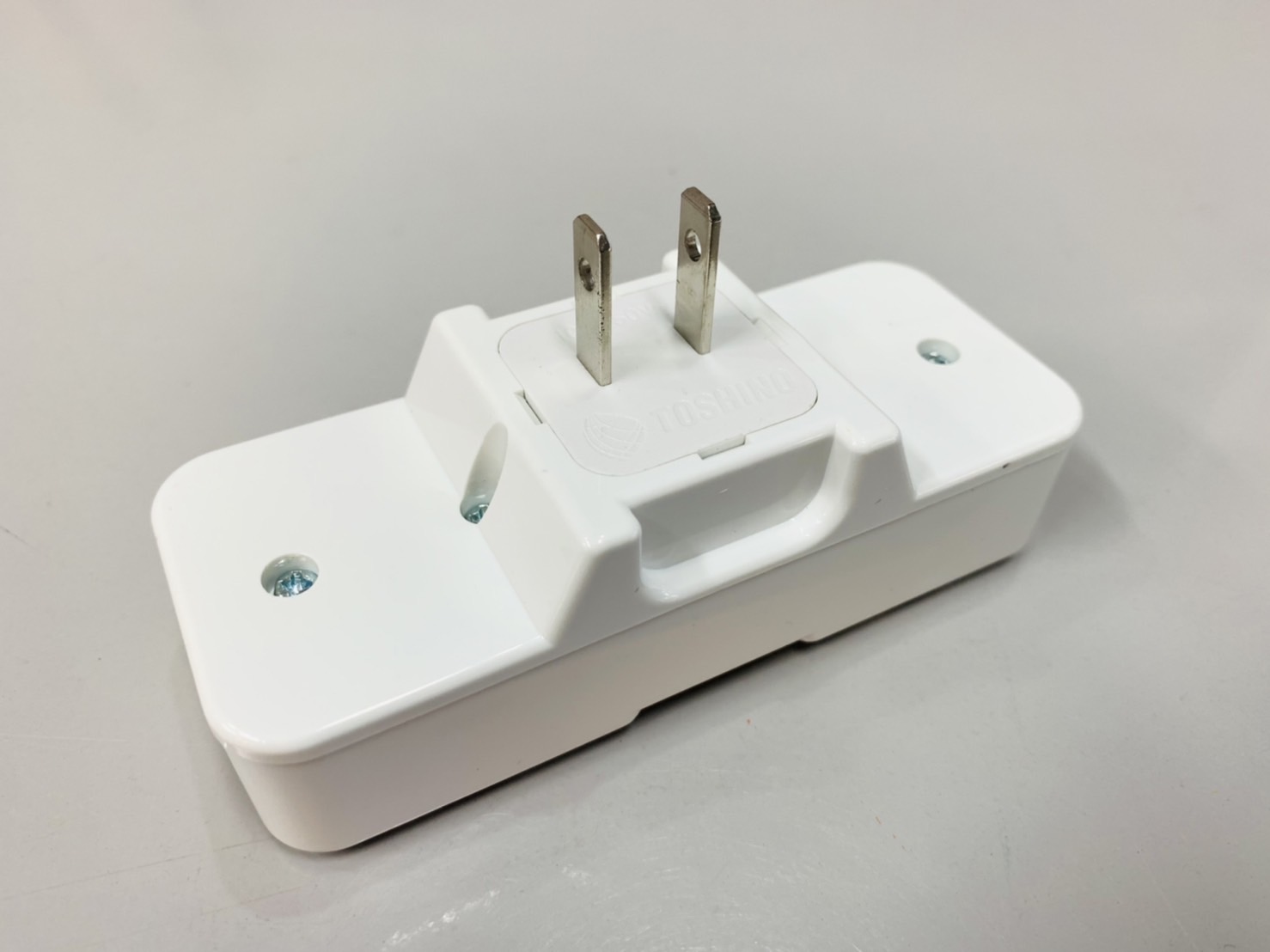 ปลั๊กแปลง มีสวิทซ์ สองหัว TW2 โตชิโน