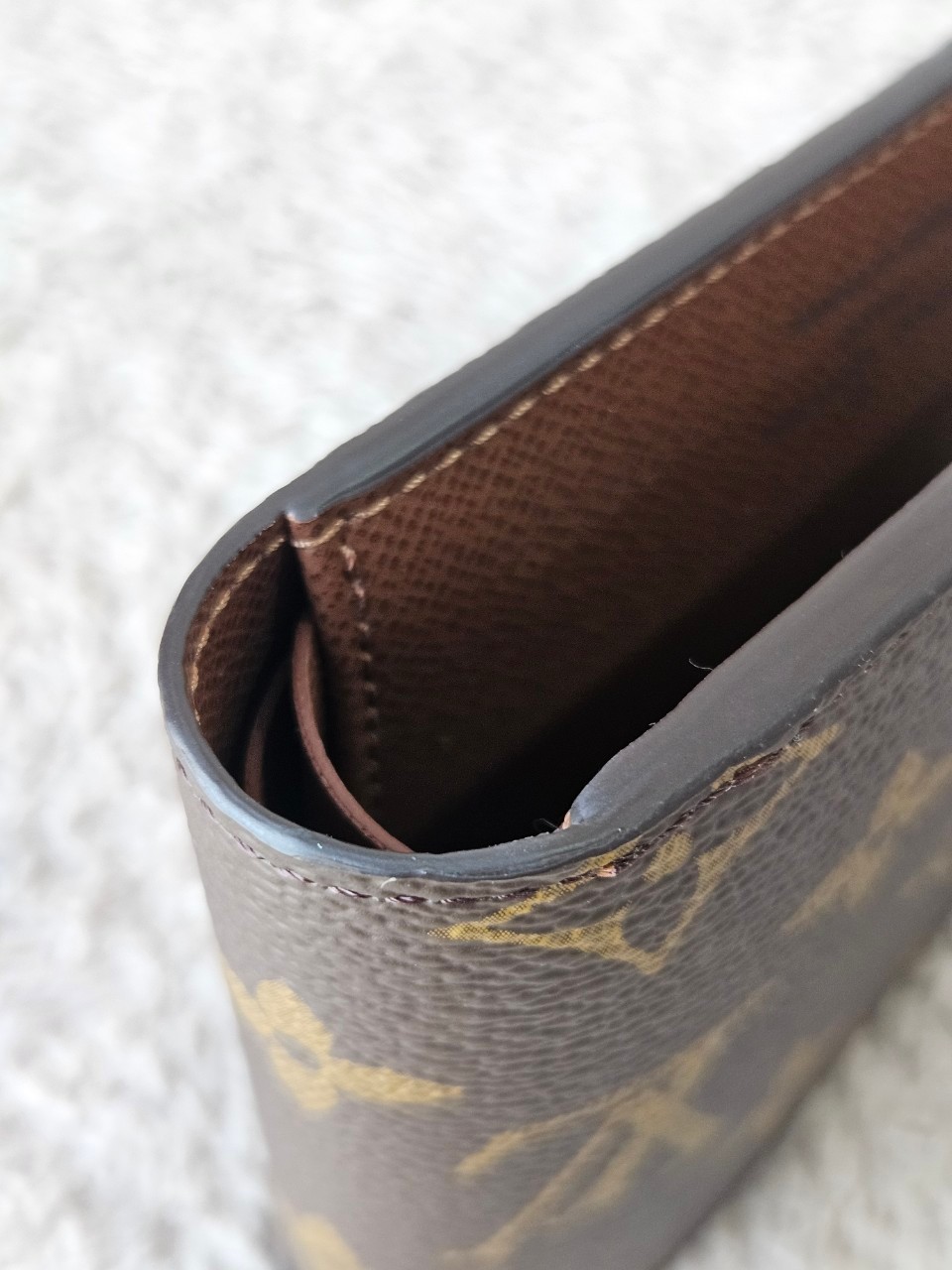 LV Multiple Wallet Mono microchip