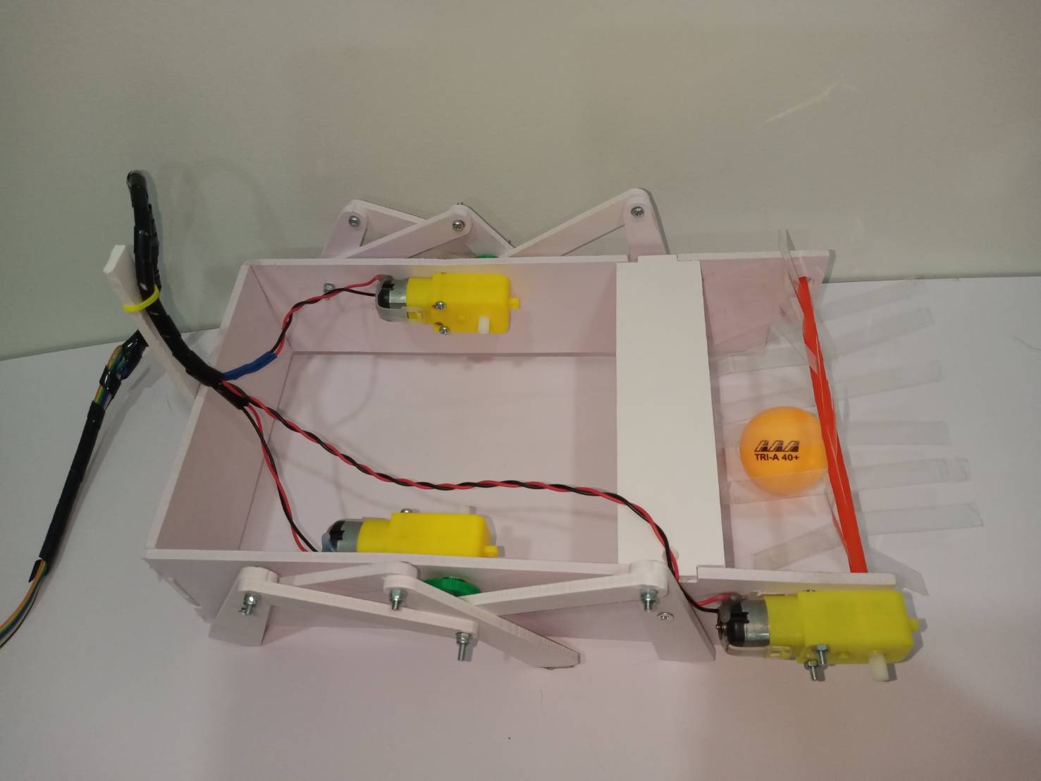 หุ่นยนต์เลี้ยงแกะ 3 มอเตอร์ รุ่น OM1(พื้นฐานประถม) (ประกอบให้1ชุดประกอบเอง2ชุด) Ex