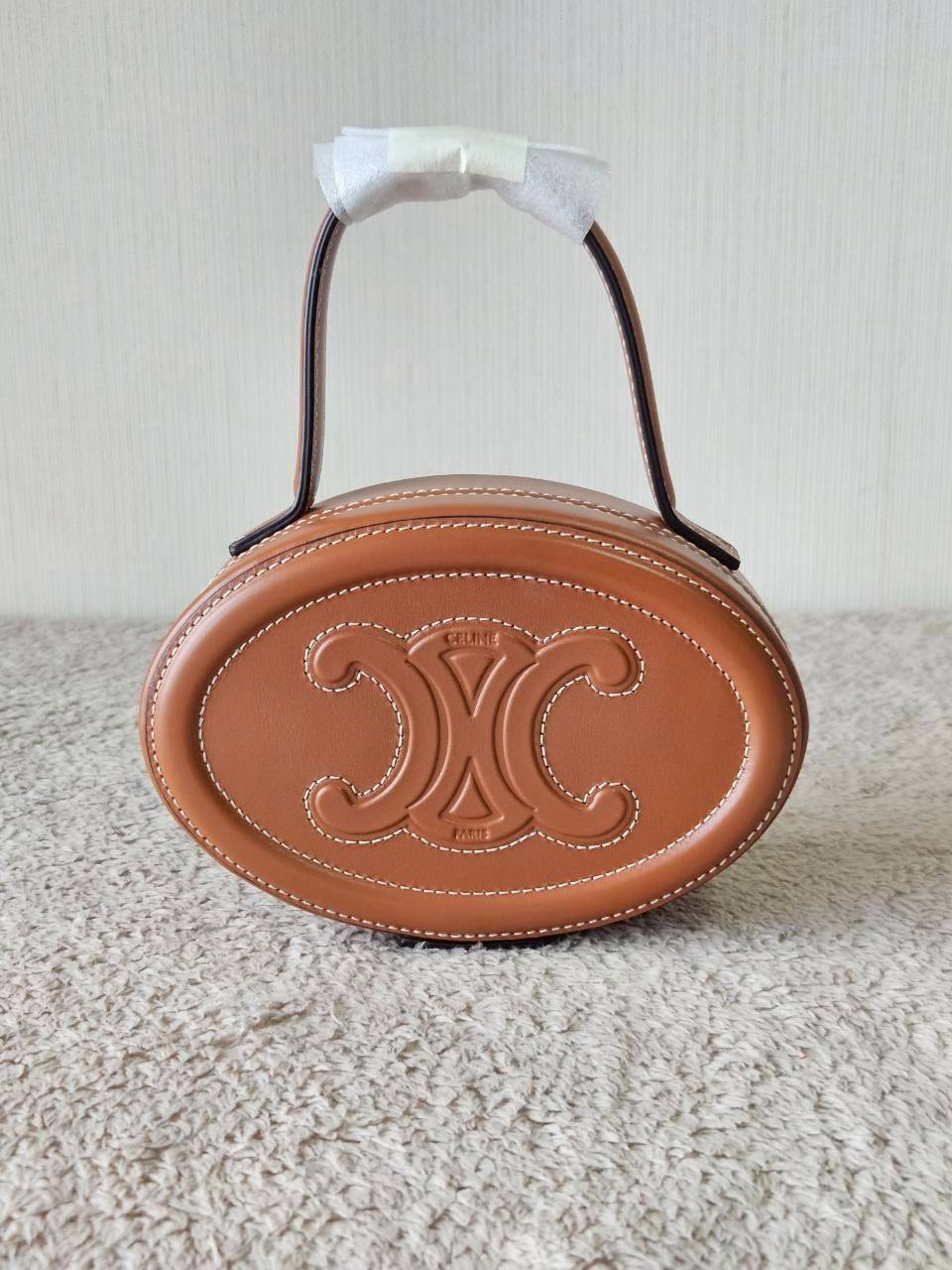 Celine Oval Minaudiere Cuir Triompe