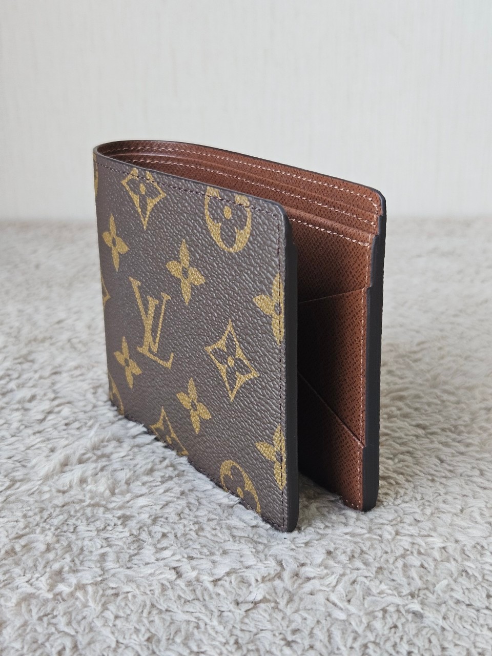 LV Multiple Wallet Mono microchip