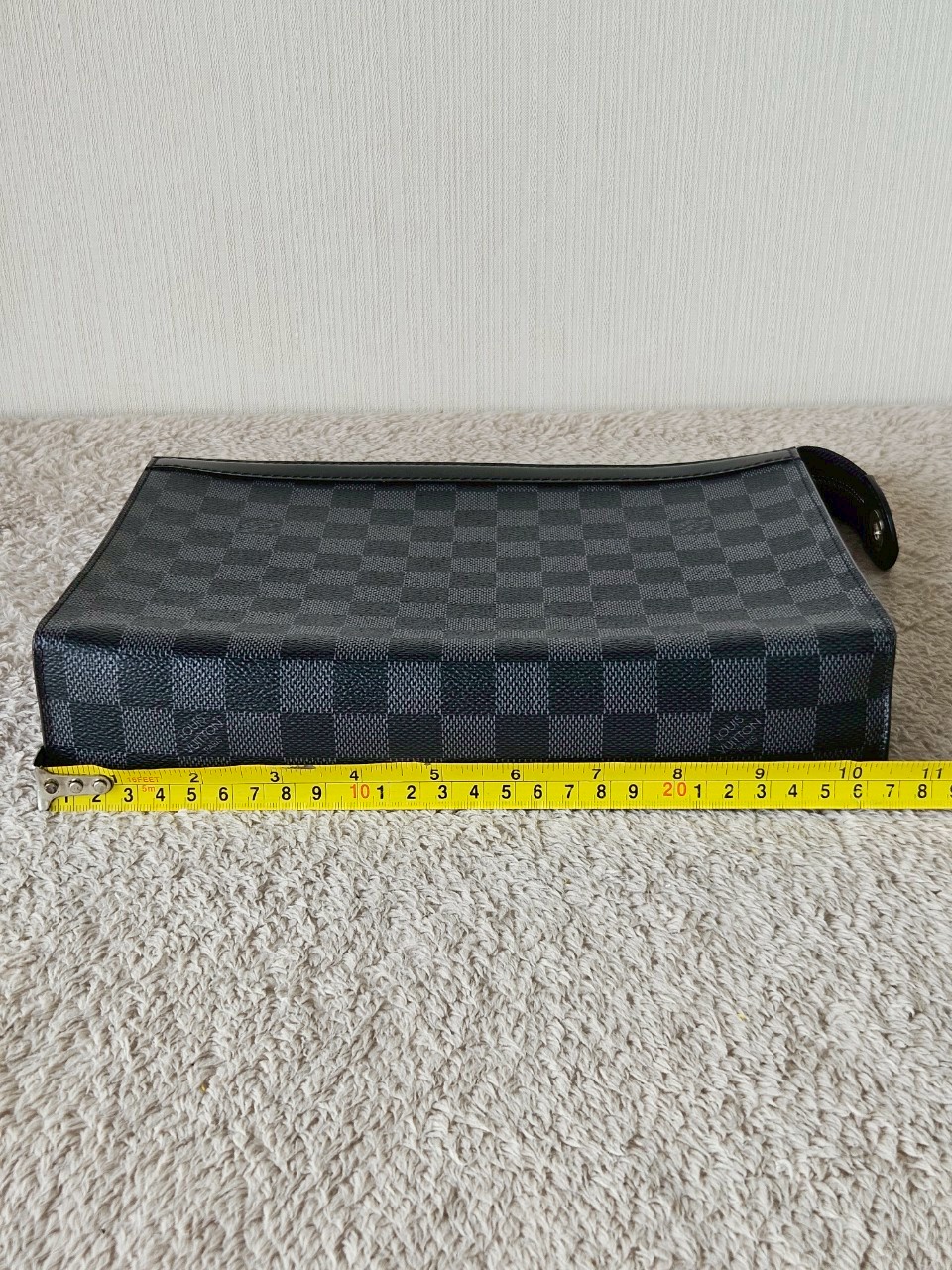 LV Pochette Voyage Graphite MM