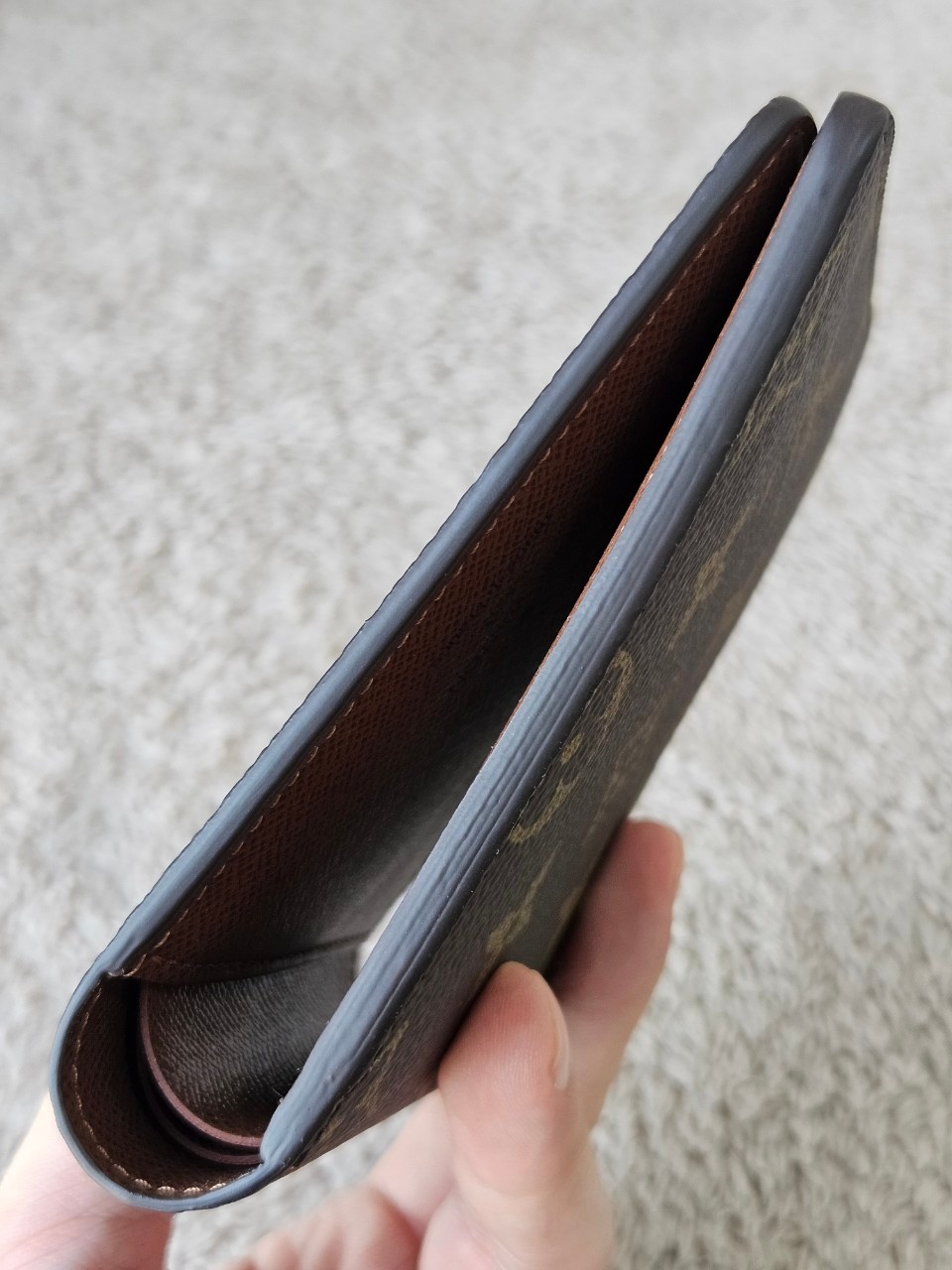 LV Multiple Wallet Mono microchip