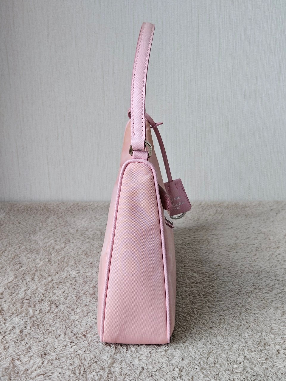 Prada Re-Edition 2005 Re-Nylon หูหนัง สีชมพู