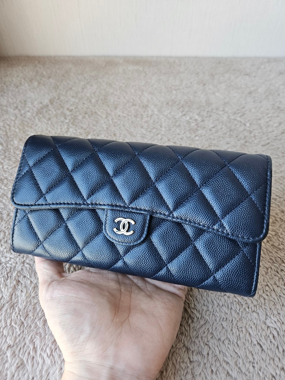 Chanel Sarah Navy wallet holo31