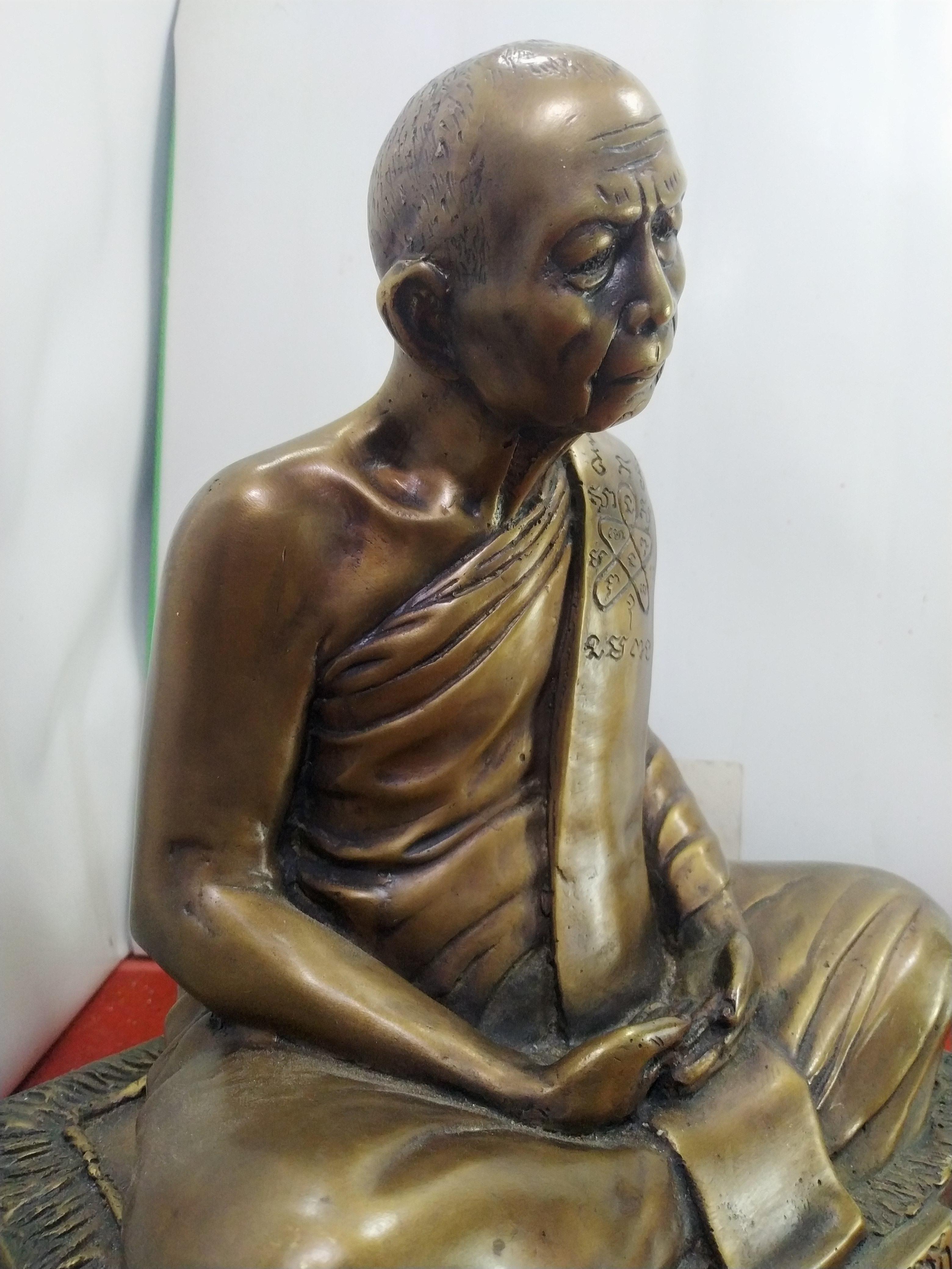 รูปหล่อ หลวงปู่ทิม วัดระหารไร่ จ.ระยอง หน้าตัก 9 นิ้ว เนื้อนวโลหะสำริด