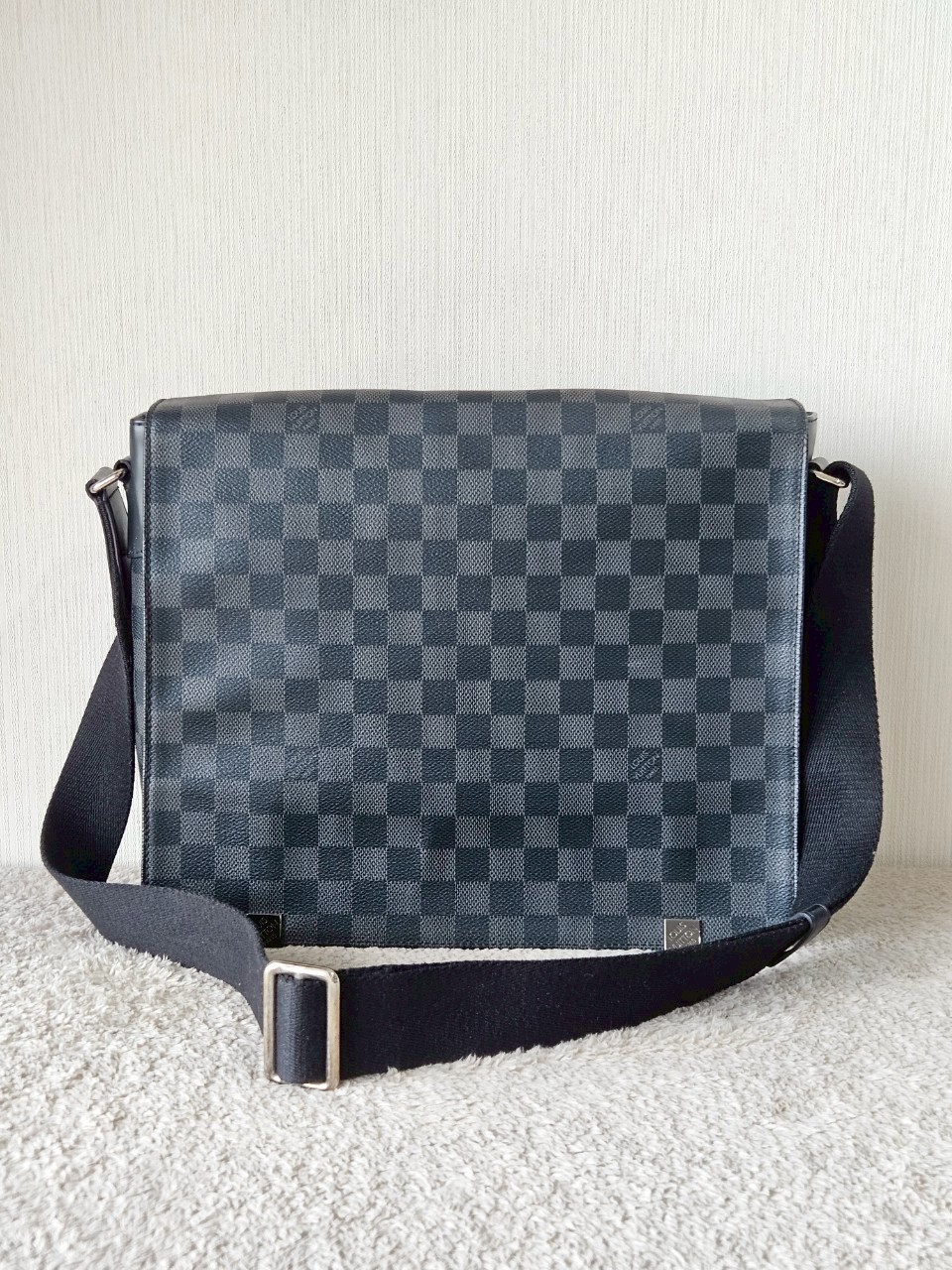 LV District Damier Graphite MM