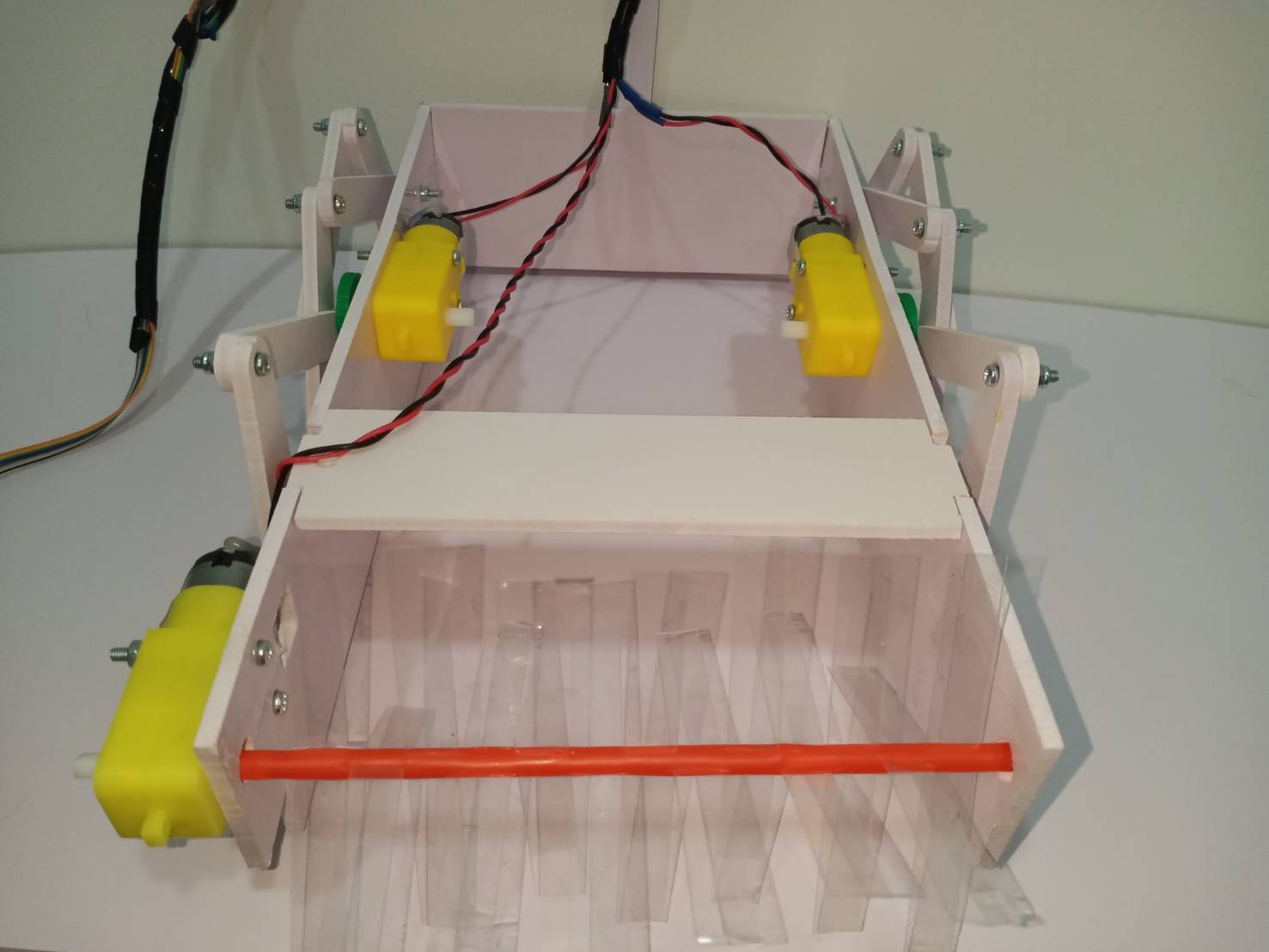 หุ่นยนต์เลี้ยงแกะ 3 มอเตอร์ รุ่น OM1(พื้นฐานประถม) (ประกอบให้1ชุดประกอบเอง2ชุด) Ex